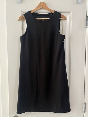 GAIAM Black Sleeveless Shift Dress